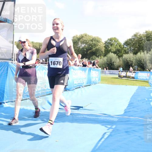 25.08.2024 - Elbe Triathlon Hamburg H.Heesch http://msf.ph/oto/6879983 25.08.2024 12:20:33 Ziel 504, 1670 meine-sportfotos.de