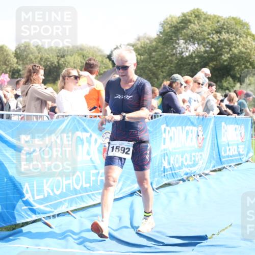 25.08.2024 - Elbe Triathlon Hamburg H.Heesch http://msf.ph/oto/6880030 25.08.2024 11:52:53 Ziel 1465, 1592, 1716 meine-sportfotos.de
