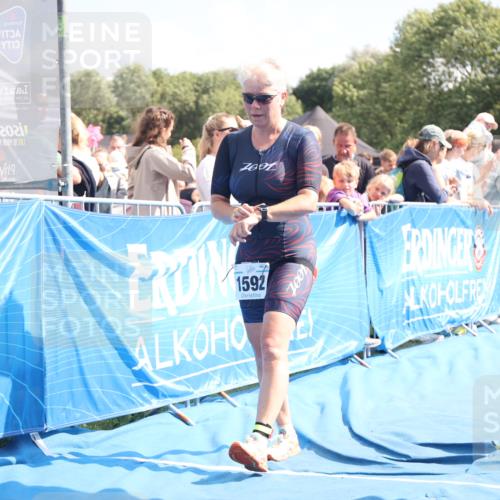 25.08.2024 - Elbe Triathlon Hamburg H.Heesch http://msf.ph/oto/6880049 25.08.2024 11:52:53 Ziel 1465, 1592, 1716 meine-sportfotos.de
