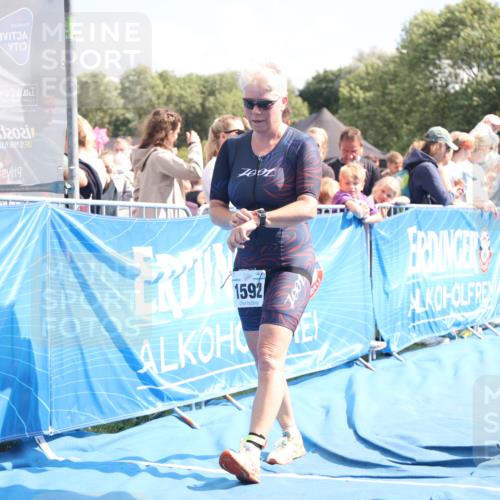 25.08.2024 - Elbe Triathlon Hamburg H.Heesch http://msf.ph/oto/6880051 25.08.2024 11:52:53 Ziel 1465, 1592, 1716 meine-sportfotos.de