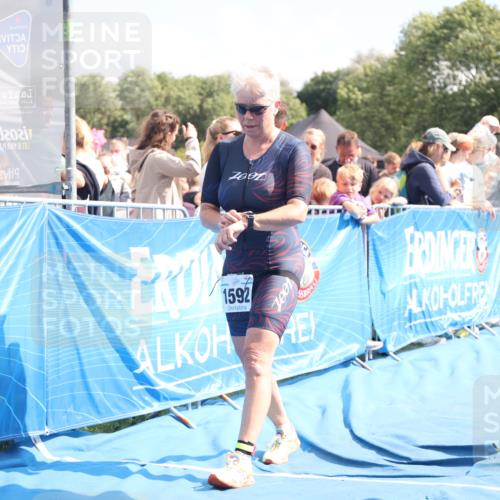 25.08.2024 - Elbe Triathlon Hamburg H.Heesch http://msf.ph/oto/6880054 25.08.2024 11:52:54 Ziel 1465, 1592, 1716 meine-sportfotos.de