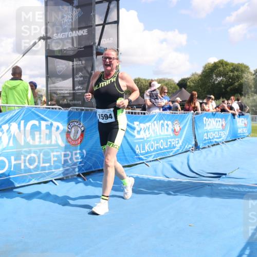 25.08.2024 - Elbe Triathlon Hamburg H.Heesch http://msf.ph/oto/6880062 25.08.2024 12:21:50 Ziel 1594 meine-sportfotos.de