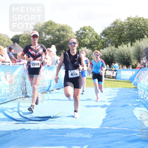 25.08.2024 - Elbe Triathlon Hamburg H.Heesch http://msf.ph/oto/6880274 25.08.2024 11:53:47 Ziel 475, 477, 487, 1508, 1569 meine-sportfotos.de