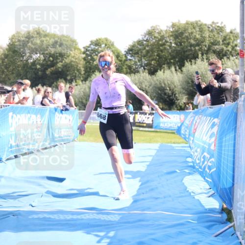 25.08.2024 - Elbe Triathlon Hamburg H.Heesch http://msf.ph/oto/6880277 25.08.2024 12:23:32 Ziel 1668, 1700 meine-sportfotos.de