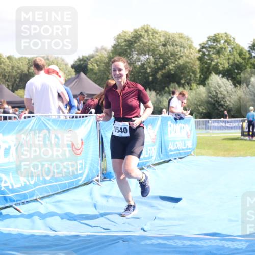 25.08.2024 - Elbe Triathlon Hamburg H.Heesch http://msf.ph/oto/6880308 25.08.2024 12:23:56 Ziel 1540 meine-sportfotos.de