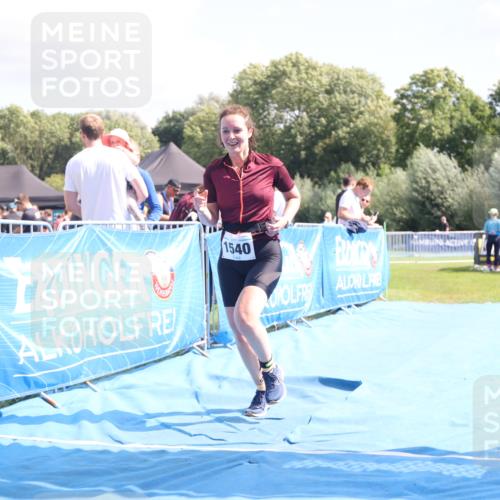 25.08.2024 - Elbe Triathlon Hamburg H.Heesch http://msf.ph/oto/6880310 25.08.2024 12:23:56 Ziel 1540 meine-sportfotos.de