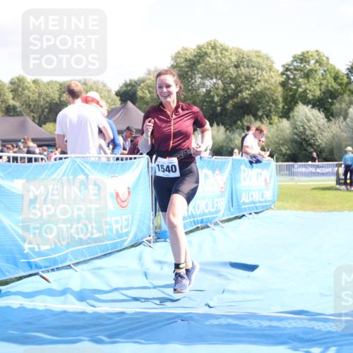 25.08.2024 - Elbe Triathlon Hamburg H.Heesch http://msf.ph/oto/6880312 25.08.2024 12:23:56 Ziel 1540 meine-sportfotos.de