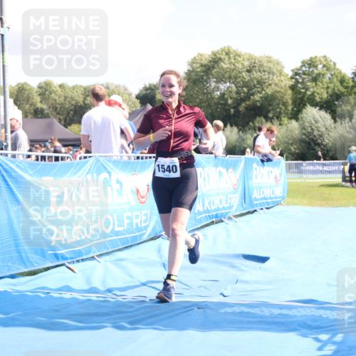 25.08.2024 - Elbe Triathlon Hamburg H.Heesch http://msf.ph/oto/6880316 25.08.2024 12:23:56 Ziel 1540 meine-sportfotos.de