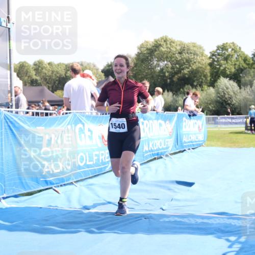 25.08.2024 - Elbe Triathlon Hamburg H.Heesch http://msf.ph/oto/6880319 25.08.2024 12:23:56 Ziel 1540 meine-sportfotos.de
