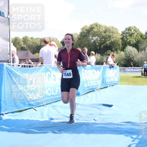 25.08.2024 - Elbe Triathlon Hamburg H.Heesch http://msf.ph/oto/6880320 25.08.2024 12:23:56 Ziel 1540 meine-sportfotos.de