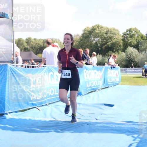 25.08.2024 - Elbe Triathlon Hamburg H.Heesch http://msf.ph/oto/6880322 25.08.2024 12:23:56 Ziel 1540 meine-sportfotos.de