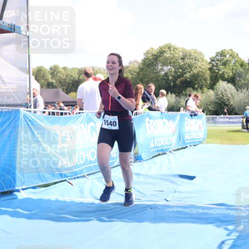 25.08.2024 - Elbe Triathlon Hamburg H.Heesch http://msf.ph/oto/6880324 25.08.2024 12:23:56 Ziel 1540 meine-sportfotos.de