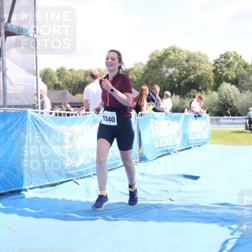 25.08.2024 - Elbe Triathlon Hamburg H.Heesch http://msf.ph/oto/6880326 25.08.2024 12:23:56 Ziel 1540 meine-sportfotos.de
