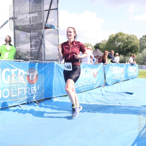 25.08.2024 - Elbe Triathlon Hamburg H.Heesch http://msf.ph/oto/6880337 25.08.2024 12:23:56 Ziel 1540 meine-sportfotos.de