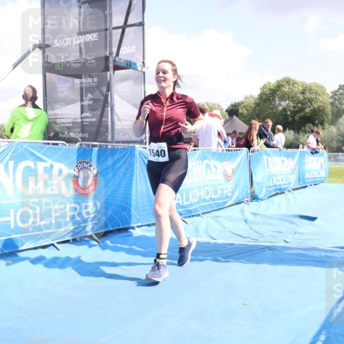 25.08.2024 - Elbe Triathlon Hamburg H.Heesch http://msf.ph/oto/6880339 25.08.2024 12:23:56 Ziel 1540 meine-sportfotos.de