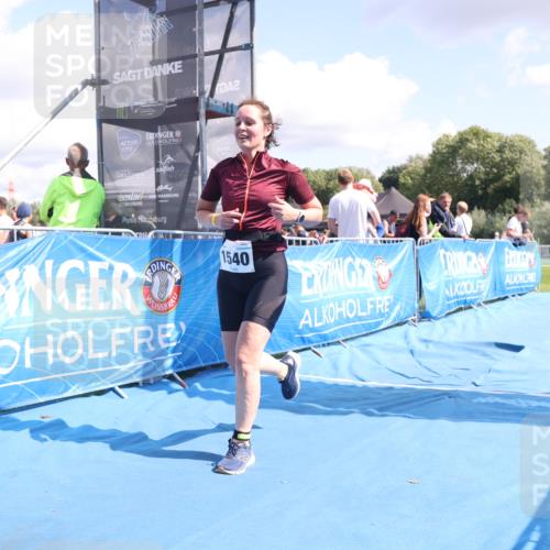 25.08.2024 - Elbe Triathlon Hamburg H.Heesch http://msf.ph/oto/6880342 25.08.2024 12:23:57 Ziel 1540 meine-sportfotos.de