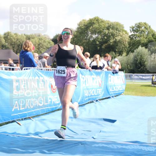 25.08.2024 - Elbe Triathlon Hamburg H.Heesch http://msf.ph/oto/6880344 25.08.2024 12:24:18 Ziel 1625 meine-sportfotos.de
