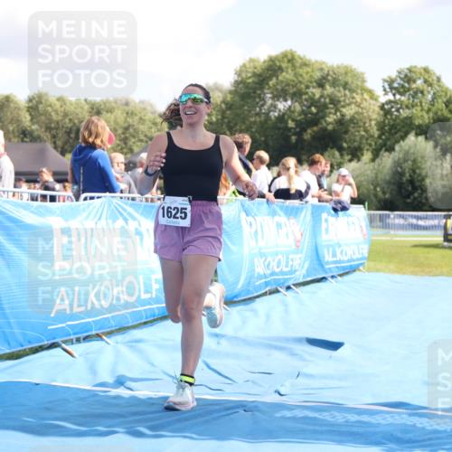 25.08.2024 - Elbe Triathlon Hamburg H.Heesch http://msf.ph/oto/6880346 25.08.2024 12:24:18 Ziel 1625 meine-sportfotos.de