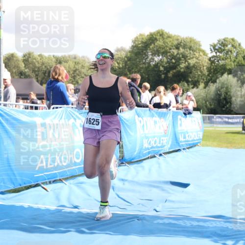 25.08.2024 - Elbe Triathlon Hamburg H.Heesch http://msf.ph/oto/6880349 25.08.2024 12:24:18 Ziel 1625 meine-sportfotos.de