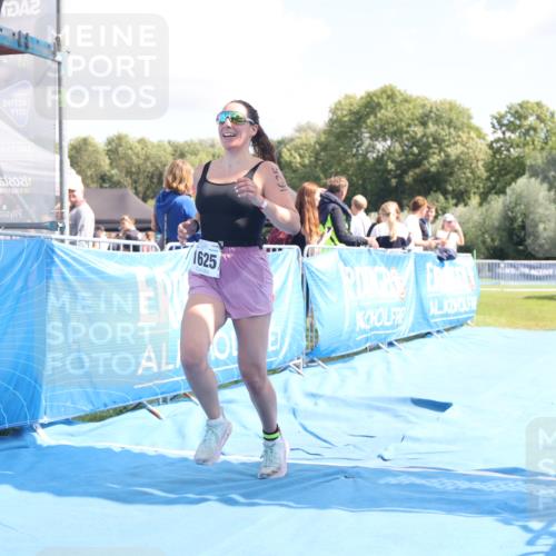 25.08.2024 - Elbe Triathlon Hamburg H.Heesch http://msf.ph/oto/6880354 25.08.2024 12:24:19 Ziel 1625 meine-sportfotos.de