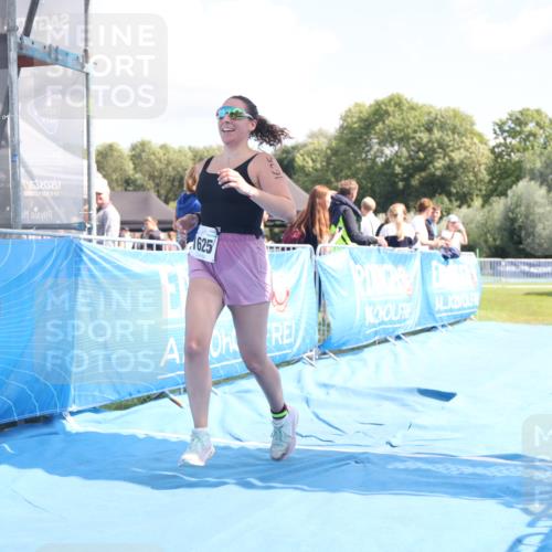 25.08.2024 - Elbe Triathlon Hamburg H.Heesch http://msf.ph/oto/6880355 25.08.2024 12:24:19 Ziel 1625 meine-sportfotos.de