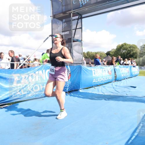 25.08.2024 - Elbe Triathlon Hamburg H.Heesch http://msf.ph/oto/6880376 25.08.2024 12:24:19 Ziel 1625 meine-sportfotos.de