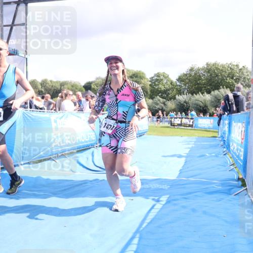 25.08.2024 - Elbe Triathlon Hamburg H.Heesch http://msf.ph/oto/6880385 25.08.2024 11:54:06 Ziel 151, 1408, 1474 meine-sportfotos.de
