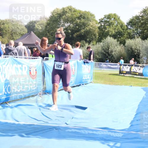 25.08.2024 - Elbe Triathlon Hamburg H.Heesch http://msf.ph/oto/6880400 25.08.2024 12:25:02 Ziel 523 meine-sportfotos.de