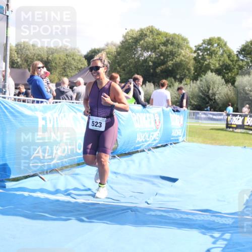 25.08.2024 - Elbe Triathlon Hamburg H.Heesch http://msf.ph/oto/6880418 25.08.2024 12:25:03 Ziel 523 meine-sportfotos.de