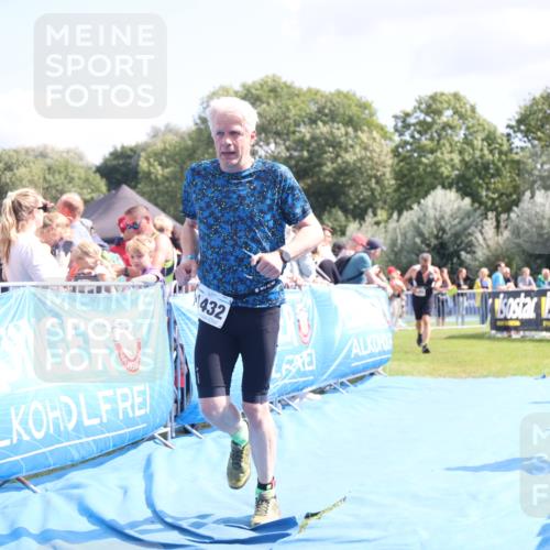 25.08.2024 - Elbe Triathlon Hamburg H.Heesch http://msf.ph/oto/6880427 25.08.2024 11:54:17 Ziel 151, 1420, 1432 meine-sportfotos.de