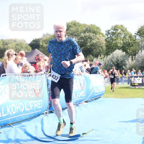 25.08.2024 - Elbe Triathlon Hamburg H.Heesch http://msf.ph/oto/6880429 25.08.2024 11:54:17 Ziel 151, 1420, 1432 meine-sportfotos.de