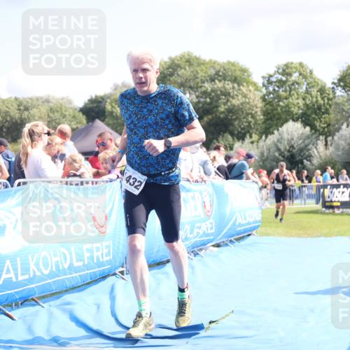 25.08.2024 - Elbe Triathlon Hamburg H.Heesch http://msf.ph/oto/6880431 25.08.2024 11:54:17 Ziel 151, 1420, 1432 meine-sportfotos.de