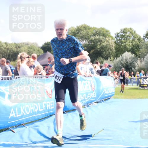 25.08.2024 - Elbe Triathlon Hamburg H.Heesch http://msf.ph/oto/6880433 25.08.2024 11:54:17 Ziel 151, 1420, 1432 meine-sportfotos.de