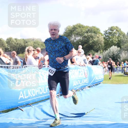 25.08.2024 - Elbe Triathlon Hamburg H.Heesch http://msf.ph/oto/6880437 25.08.2024 11:54:17 Ziel 151, 1420, 1432 meine-sportfotos.de