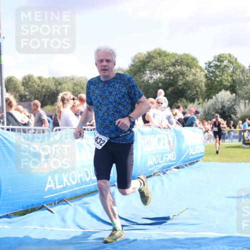 25.08.2024 - Elbe Triathlon Hamburg H.Heesch http://msf.ph/oto/6880439 25.08.2024 11:54:17 Ziel 151, 1420, 1432 meine-sportfotos.de