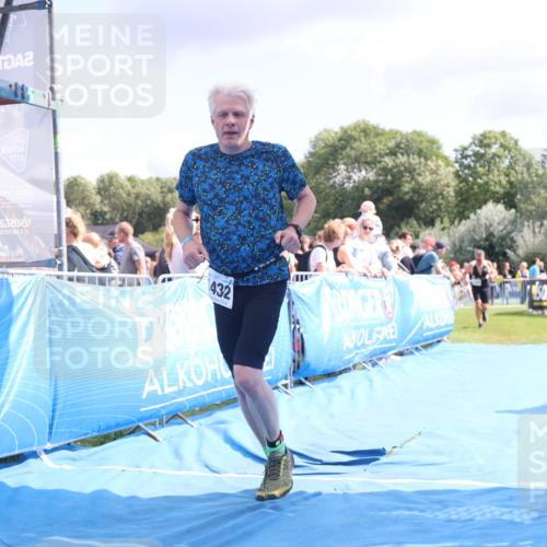 25.08.2024 - Elbe Triathlon Hamburg H.Heesch http://msf.ph/oto/6880443 25.08.2024 11:54:17 Ziel 151, 1420, 1432 meine-sportfotos.de