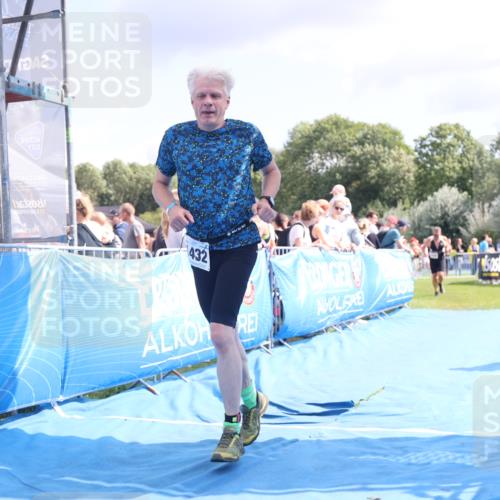 25.08.2024 - Elbe Triathlon Hamburg H.Heesch http://msf.ph/oto/6880445 25.08.2024 11:54:17 Ziel 151, 1420, 1432 meine-sportfotos.de
