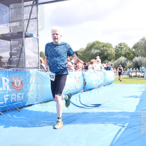 25.08.2024 - Elbe Triathlon Hamburg H.Heesch http://msf.ph/oto/6880451 25.08.2024 11:54:17 Ziel 151, 1420, 1432 meine-sportfotos.de
