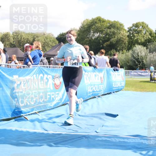25.08.2024 - Elbe Triathlon Hamburg H.Heesch http://msf.ph/oto/6880456 25.08.2024 12:25:25 Ziel 1641 meine-sportfotos.de