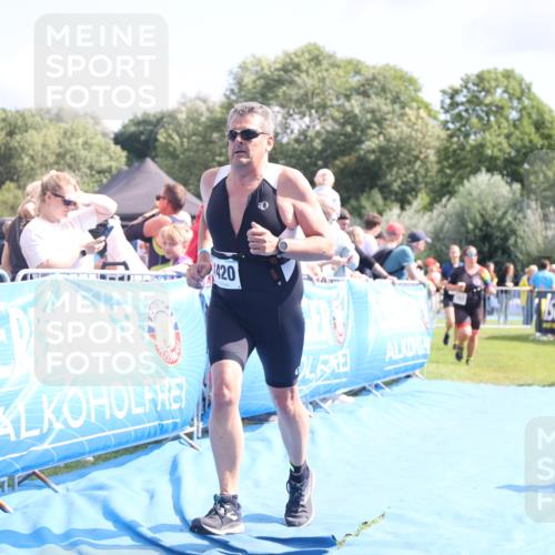 25.08.2024 - Elbe Triathlon Hamburg H.Heesch http://msf.ph/oto/6880457 25.08.2024 11:54:22 Ziel 1420, 1432 meine-sportfotos.de
