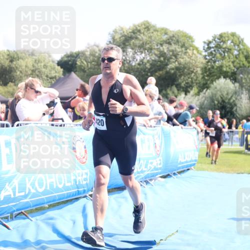 25.08.2024 - Elbe Triathlon Hamburg H.Heesch http://msf.ph/oto/6880459 25.08.2024 11:54:22 Ziel 1420, 1432 meine-sportfotos.de