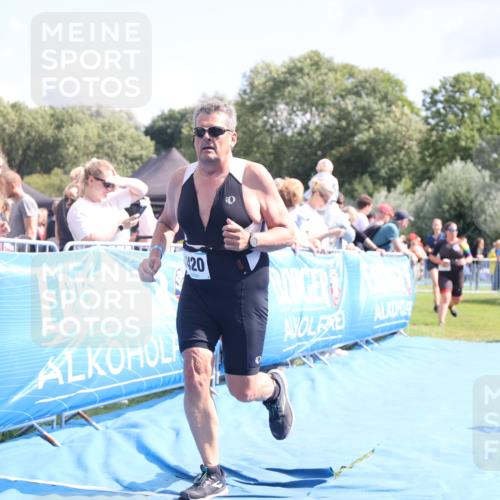 25.08.2024 - Elbe Triathlon Hamburg H.Heesch http://msf.ph/oto/6880462 25.08.2024 11:54:22 Ziel 1420, 1432 meine-sportfotos.de