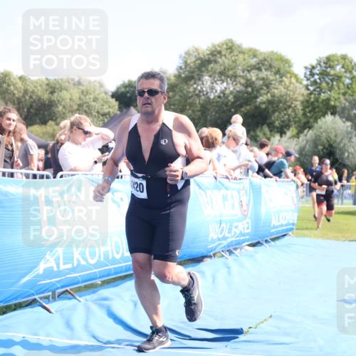 25.08.2024 - Elbe Triathlon Hamburg H.Heesch http://msf.ph/oto/6880464 25.08.2024 11:54:22 Ziel 1420, 1432 meine-sportfotos.de