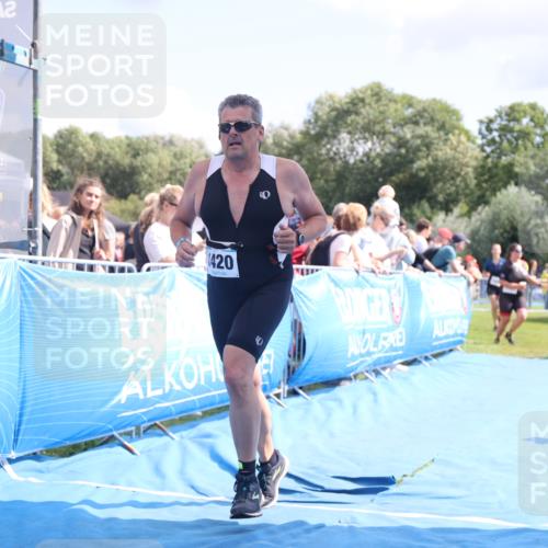 25.08.2024 - Elbe Triathlon Hamburg H.Heesch http://msf.ph/oto/6880468 25.08.2024 11:54:22 Ziel 1420, 1432 meine-sportfotos.de