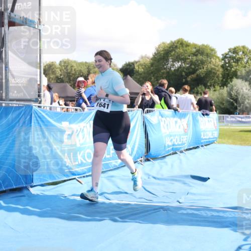 25.08.2024 - Elbe Triathlon Hamburg H.Heesch http://msf.ph/oto/6880469 25.08.2024 12:25:26 Ziel 1641 meine-sportfotos.de