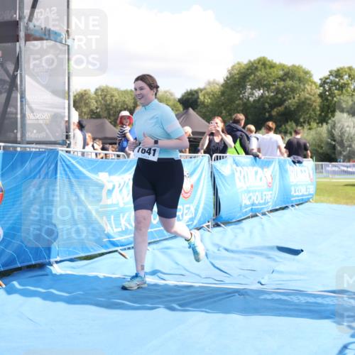 25.08.2024 - Elbe Triathlon Hamburg H.Heesch http://msf.ph/oto/6880470 25.08.2024 12:25:26 Ziel 1641 meine-sportfotos.de
