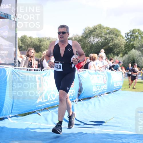 25.08.2024 - Elbe Triathlon Hamburg H.Heesch http://msf.ph/oto/6880471 25.08.2024 11:54:22 Ziel 1420, 1432 meine-sportfotos.de