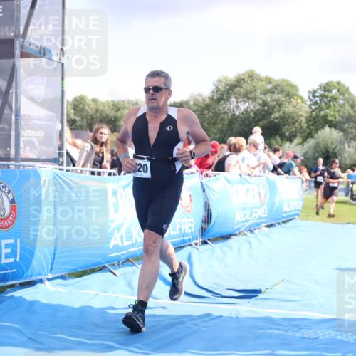 25.08.2024 - Elbe Triathlon Hamburg H.Heesch http://msf.ph/oto/6880473 25.08.2024 11:54:22 Ziel 1420, 1432 meine-sportfotos.de