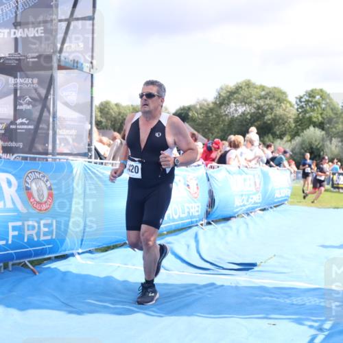 25.08.2024 - Elbe Triathlon Hamburg H.Heesch http://msf.ph/oto/6880477 25.08.2024 11:54:23 Ziel 1420, 1432 meine-sportfotos.de