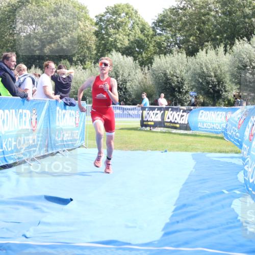 25.08.2024 - Elbe Triathlon Hamburg H.Heesch http://msf.ph/oto/6880494 25.08.2024 12:25:52 Ziel 1730 meine-sportfotos.de
